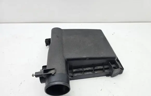 Toyota Prius (XW30) Air filter box cover 1781237030
