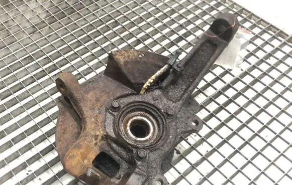 Ford Expedition Front wheel hub spindle knuckle