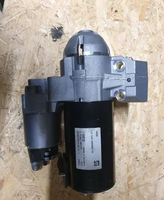 BMW 5 G30 G31 Starter motor 8589891