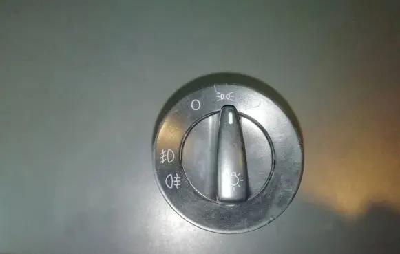 Volkswagen Golf IV Light switch 1C0941531A K05547