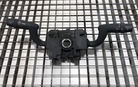 Wiper turn signal indicator stalk/switch