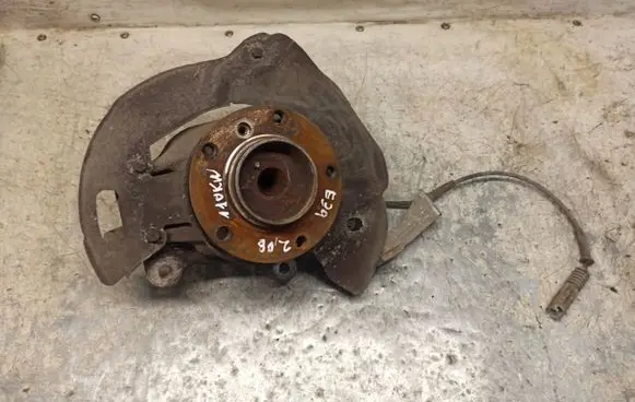 BMW 5 E39 Front wheel hub