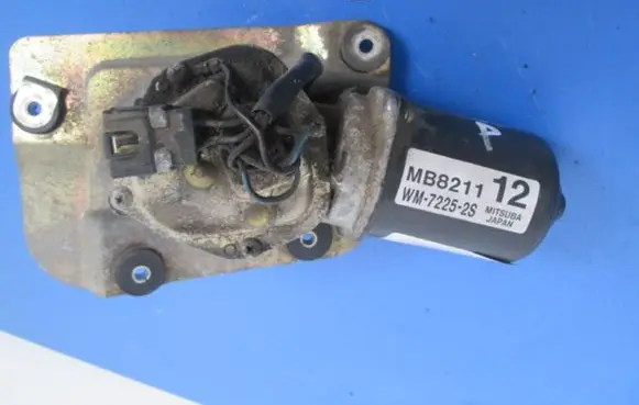 Mitsubishi Lancer Front wiper linkage and motor