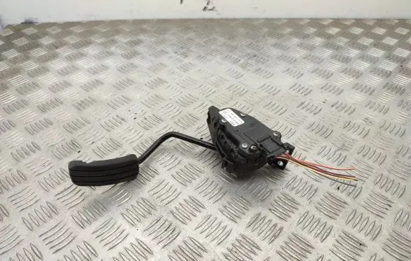 Opel Vivaro Accelerator throttle pedal 7700313060
