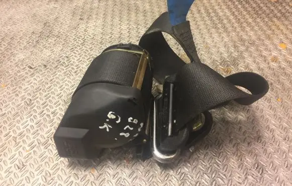 Mercedes-Benz S W126 Rear seatbelt 2018603985 A2018603985