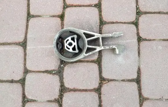 Opel Corsa D Gearbox mount 71TYS