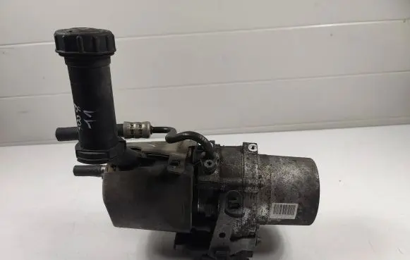 Peugeot 3008 I Power steering pump 9676557880