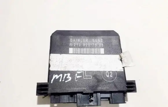 Mercedes-Benz E W210 Door control unit/module 2108207526