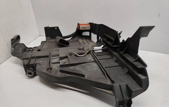 Volkswagen Touareg I Headlight/headlamp mounting bracket 