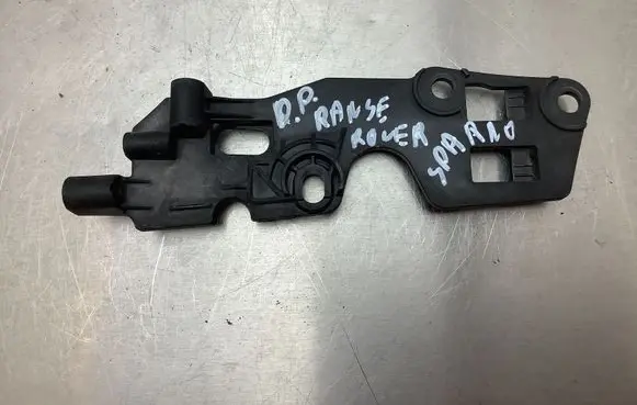 Land Rover Discovery 4 - LR4 Fender mounting bracket FK7216A128AE T8325 C8C9A