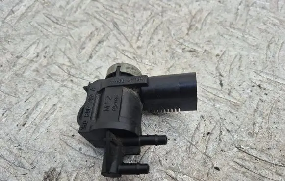 Volkswagen PASSAT B6 Vacuum valve 1K0906283A
