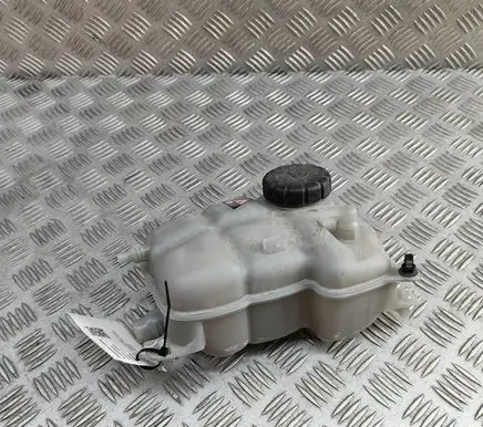 Mercedes-Benz CLA C118 X118 Coolant expansion tank/reservoir A2475000049