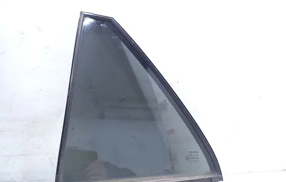 Toyota Avensis T250 Rear vent window glass AS2