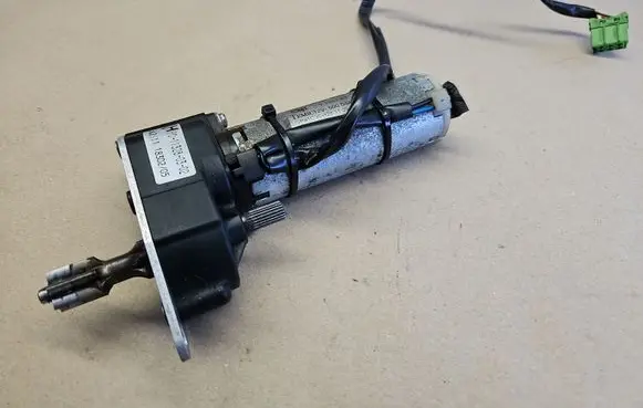 Mercedes-Benz SL R230 Seat adjustment motor A2308200642 2308200642