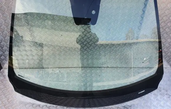 Renault Captur II Front windscreen/windshield window PU9748