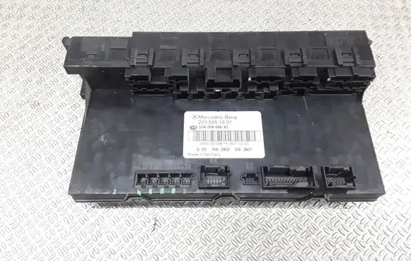 Mercedes-Benz C W203 Fuse module 2035451801
