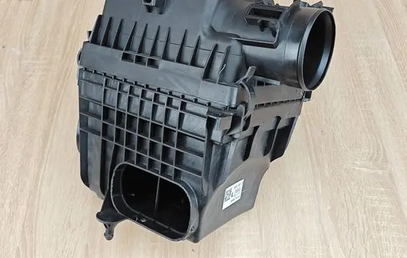 Volkswagen Amarok II Air filter box MB3G9600CD