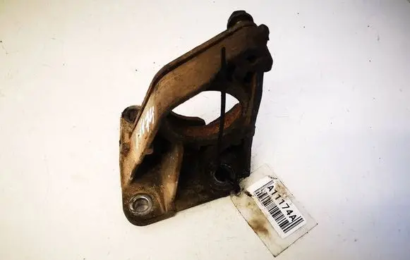 Nissan Primera Engine mounting bracket 