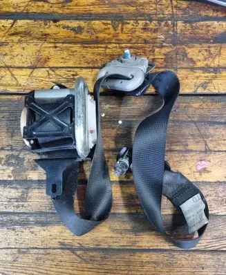 Subaru Impreza II Front seatbelt TKAB2ES115