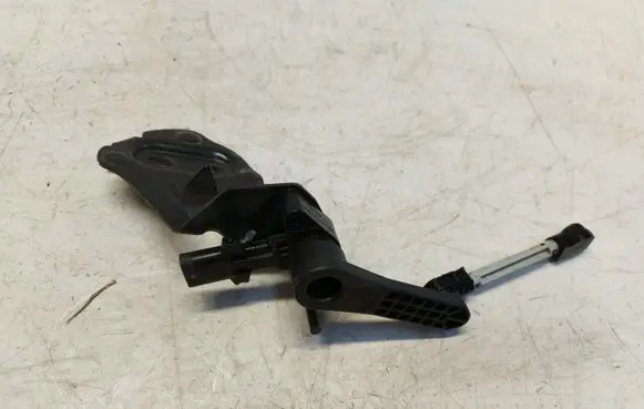 Headlight/headlamp level sensor
