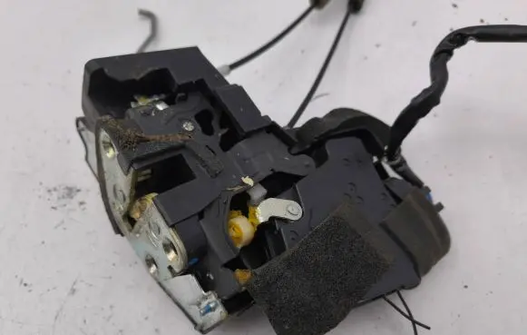 Mazda CX-7 Front door lock