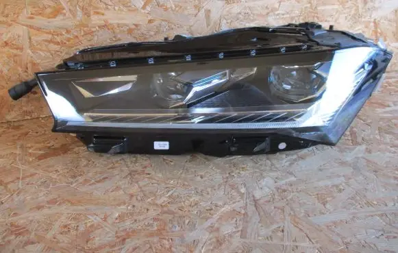 Skoda Superb B9 Headlight/headlamp 3P1941015A
