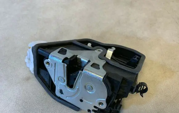 BMW X5 E70 Front door lock 51217283627 51217318419