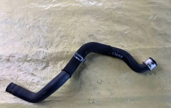 Mercedes-Benz C W204 Engine coolant pipe/hose A2045010982