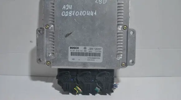 Volvo S40, V40 Engine control unit/module 0281010441