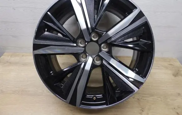 R18 alloy rim