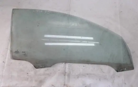 Peugeot 206 Front door window glass four-door