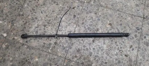 Hyundai Getz Tailgate strut 