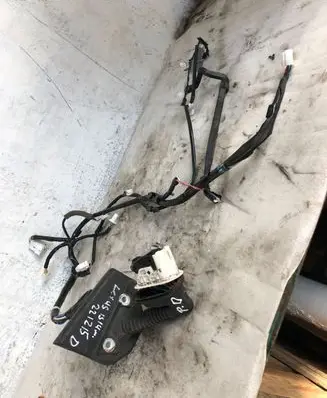 Lexus IS III XE30 Front door wiring loom 82151