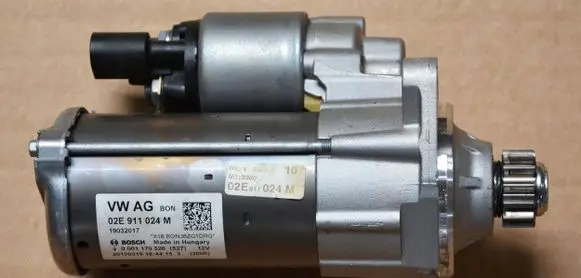 Volkswagen Golf VII Starter motor 02E911024M