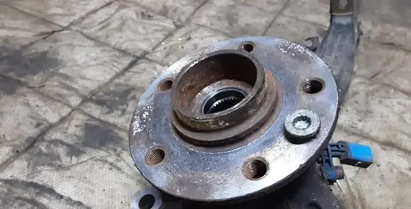 Volkswagen Touareg I Front wheel hub spindle knuckle 7L6407257A