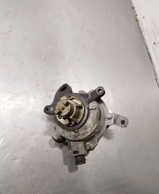 Ford Focus Vacuum pump cm5g2a451ga