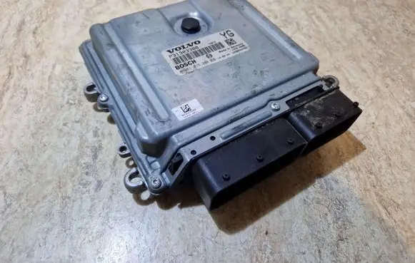 Volvo XC60 Engine control unit/module 0281015286