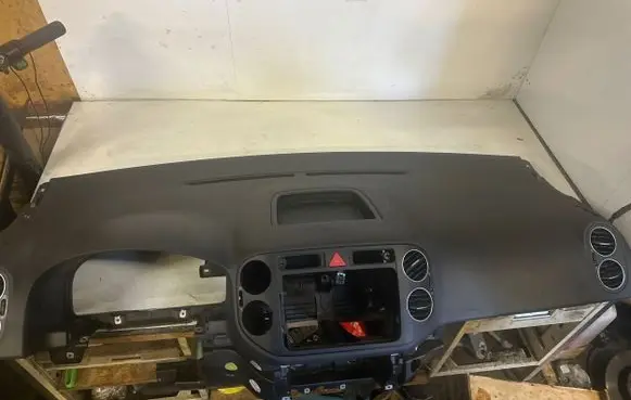 Volkswagen Golf Plus Dashboard 5M1858295 300555 55D300355
