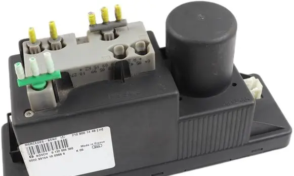 Mercedes-Benz E W210 Door central lock control unit/module 2108001448 0132006360 99154100