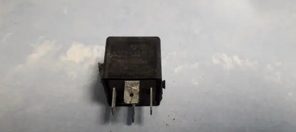 Mercedes-Benz C W203 Other relay a0025421319 v23134-b52-x336