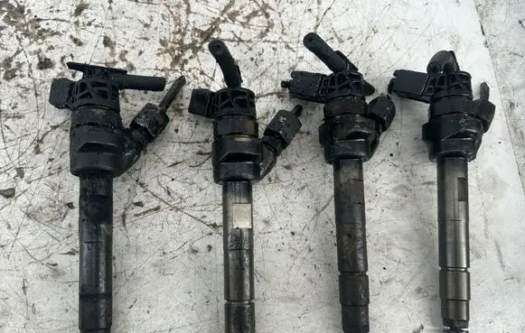 Opel Insignia A Fuel injectors set 0445110382