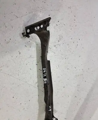 Fender mounting bracket
