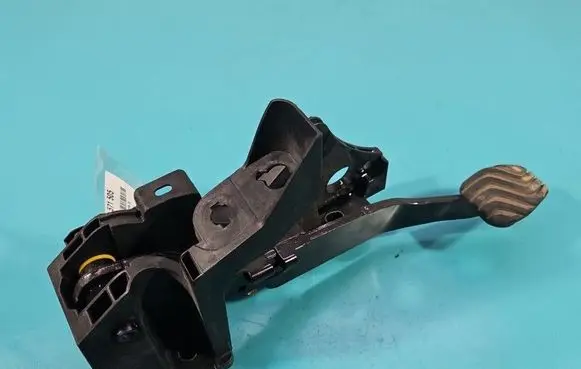 Dacia Duster III Pedal assembly 465014548R IMPRK1571505