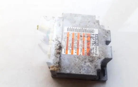 Suzuki Grand Vitara II Airbag control unit/module 3891065J30 38910-65J30