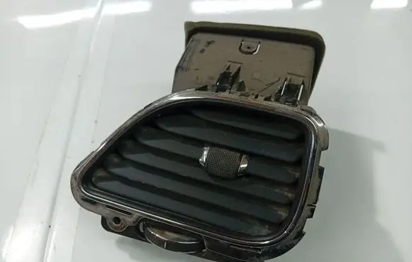 Fiat Freemont Dash center air vent grill 3000102LFN