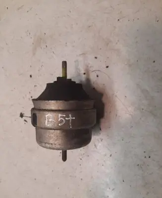 Volkswagen PASSAT B5.5 Engine mount bracket