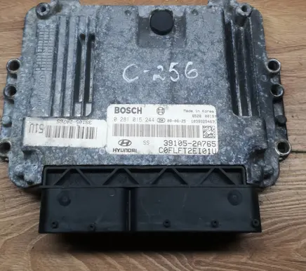 Hyundai i30 Engine control unit/module 0281015244 391052A765 1039S25463