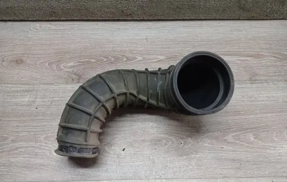 Volvo V70 Turbo air intake inlet pipe/hose 08634143