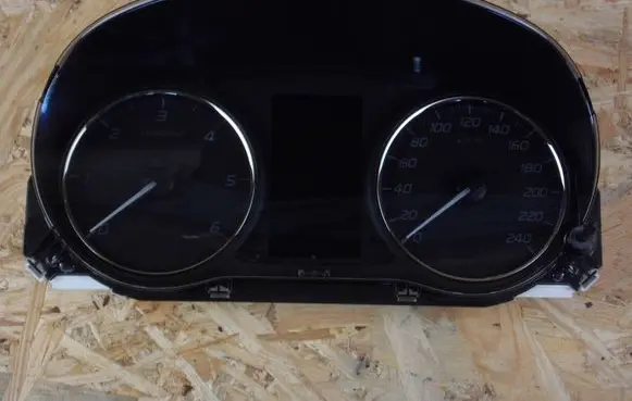 Mitsubishi Outlander Speedometer (instrument cluster) 8100C508