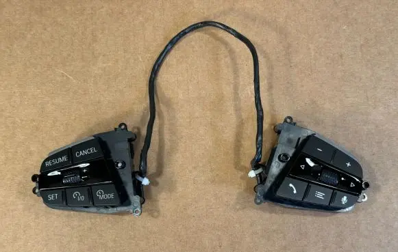BMW X7 G07 Steering wheel buttons/switches 61315A43F12